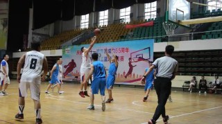  扣篮大赛激情上演，空中飞人争夺桂冠