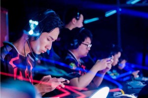  电竞主播人气爆棚带动粉丝经济