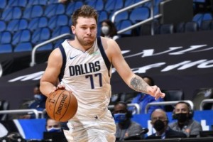  独行侠东契奇妙传引领进攻高潮