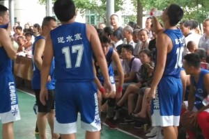  篮球装备市场火爆，球迷消费热情高涨