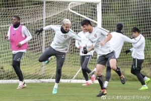  资格赛黑马一路狂奔，正赛首轮爆冷取胜