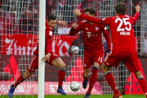  拜仁慕尼黑主场完胜多特，德甲霸主显威风  