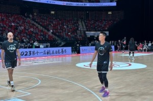  篮球明星慈善赛传递正能量