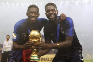  欧冠淘汰赛激情碰撞，顶级球星闪耀赛场