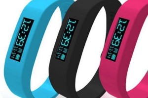  網球員护腕设计革新，智能监测设备预防运动损伤  