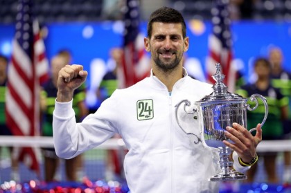  德约科维奇澳网夺冠，续写传奇篇章