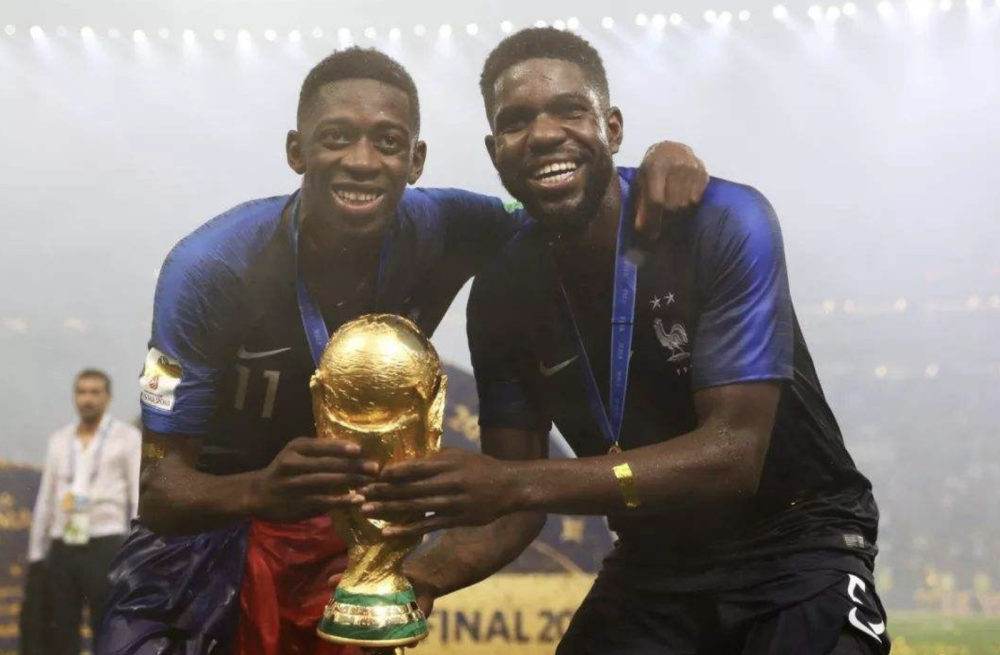  欧冠淘汰赛激情碰撞，顶级球星闪耀赛场