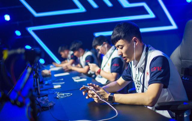  电竞裁判严格执法保障赛事公平