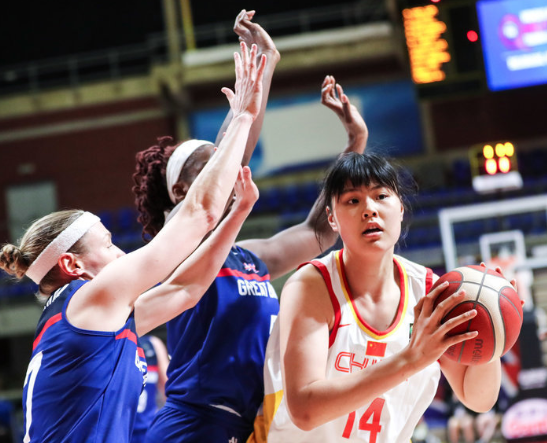  中国女篮热身赛，大比分击败澳大利亚练兵