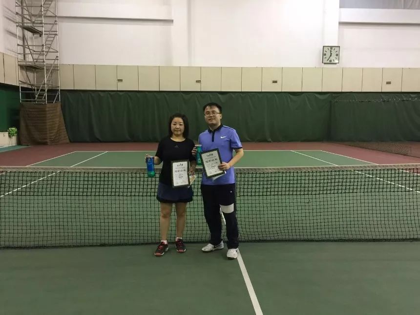  老年网球爱好者增多，养生打法注重节奏控制