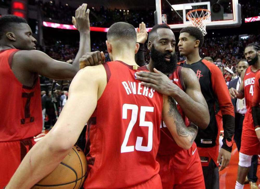  哈登准三双掌控节奏，快船主场轻取黄蜂队