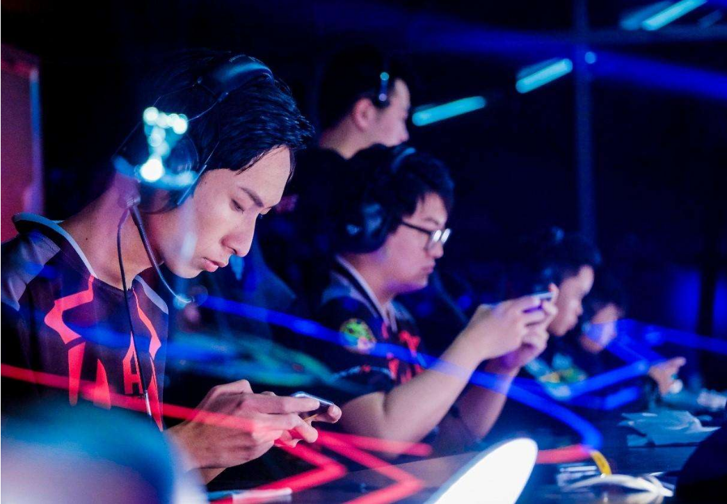  电竞主播人气爆棚带动粉丝经济