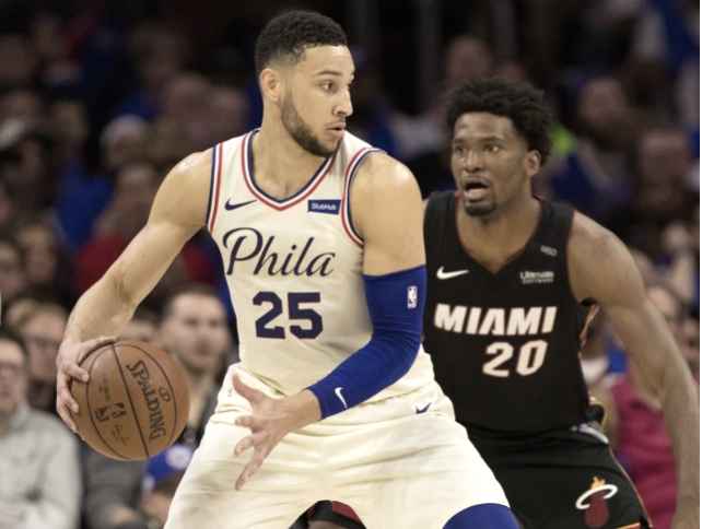  米切尔三分如雨骑士浇灭热火攻势