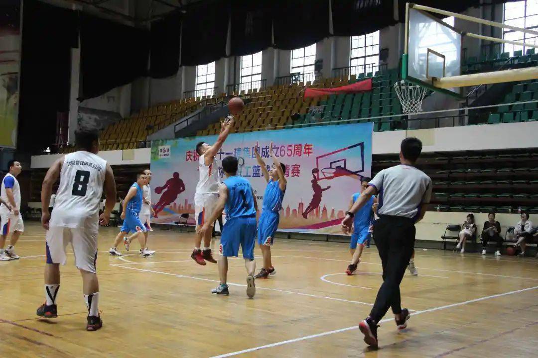  扣篮大赛激情上演，空中飞人争夺桂冠